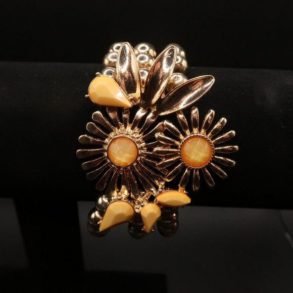 Vintage Goldtone Stretchy Bracelet Beaded with Floral Design Signed Midcentury - Picture 1 of 8